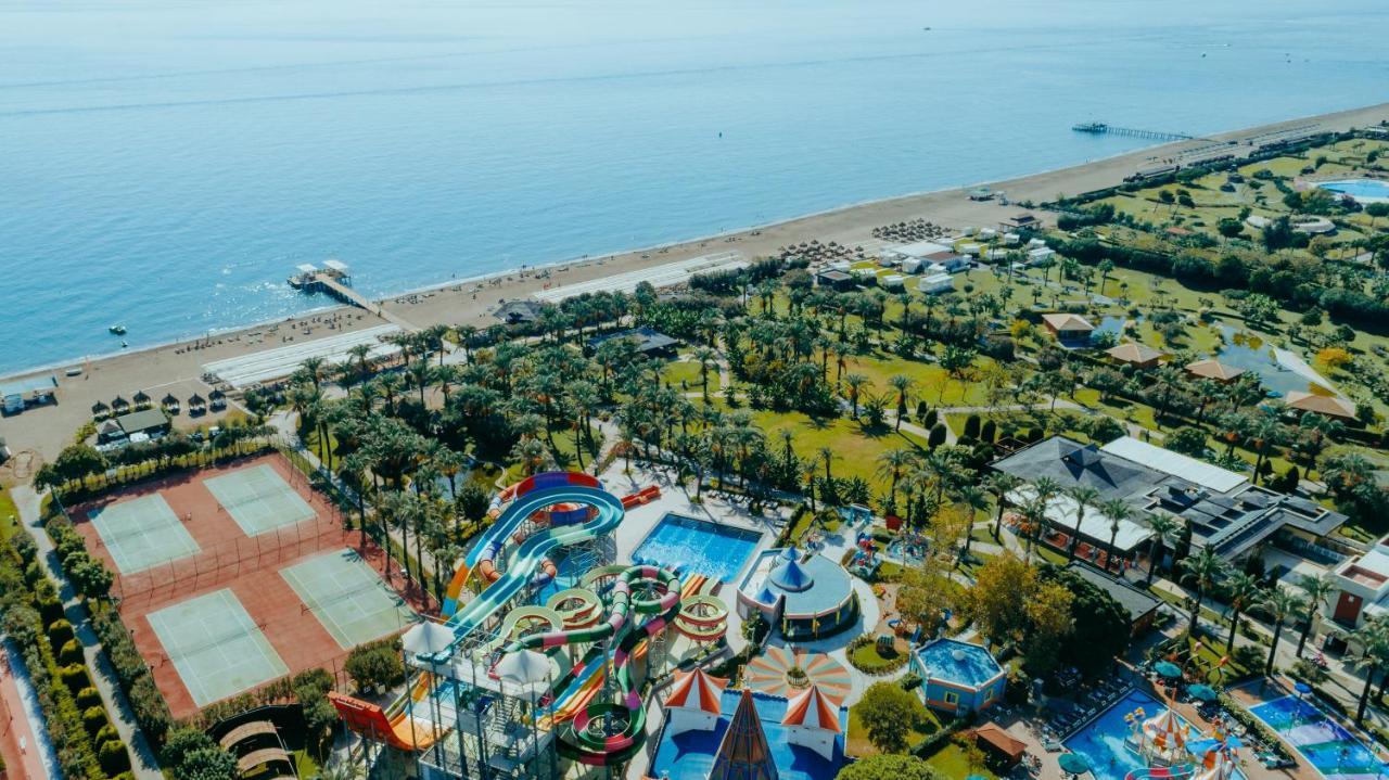 Ic Hotels Green Palace - Kids Concept Antália Exterior foto Aerial view of the water park